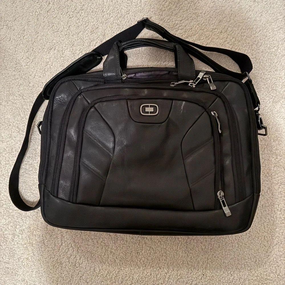 OGIO Dividend Leather Messenger Bag (Model 417017) – Fits 17